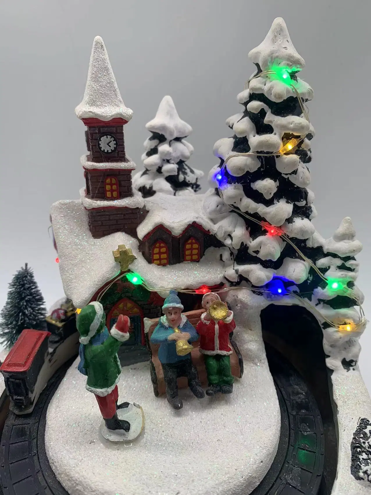 Wholesale/Supplier Home Decorations Customized Polyresin Custom Resin Christmas Village Housesled Lights Revolving Carousel