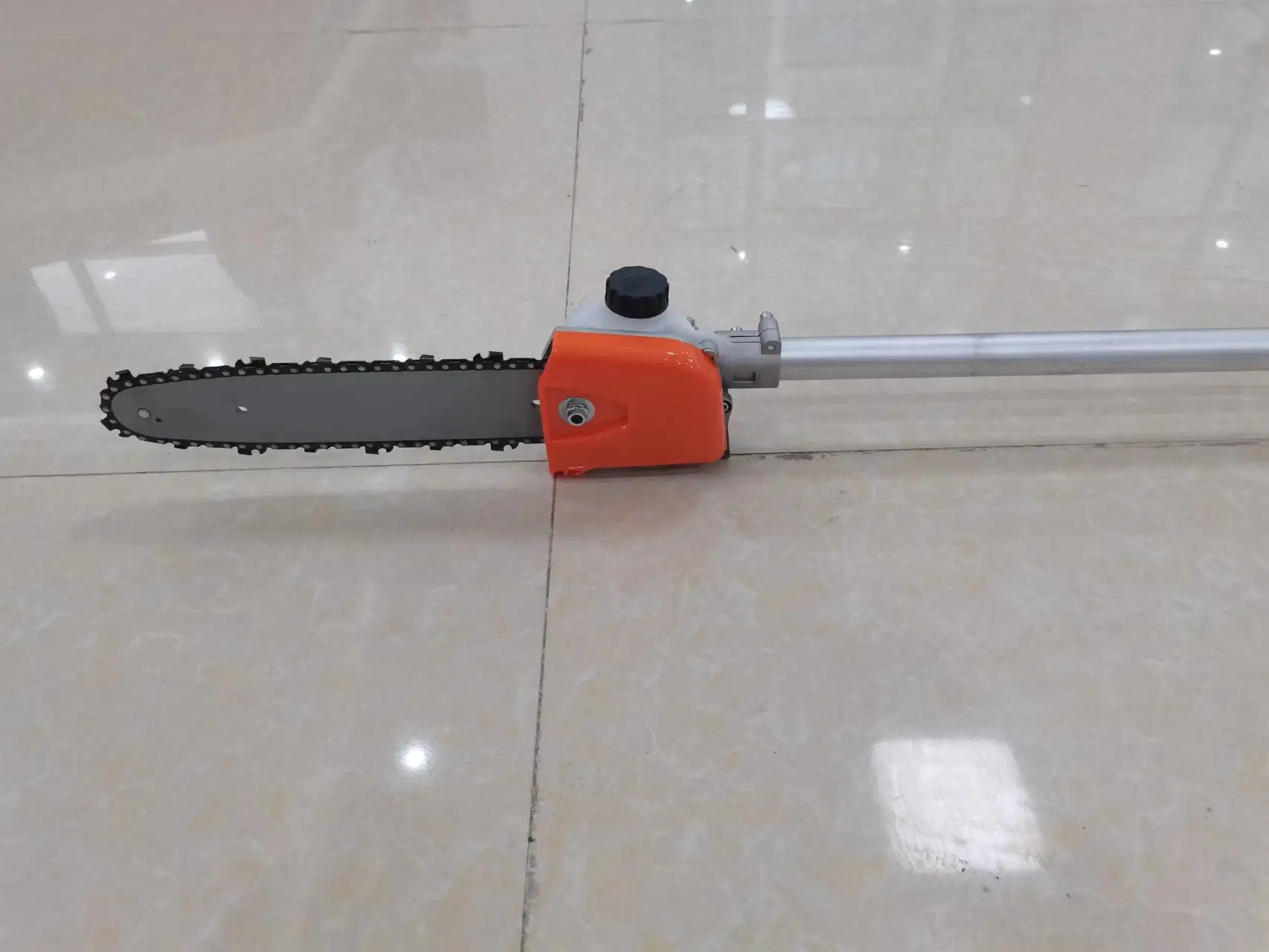 2.8-4.5 Meter Long Reach Telescopic Pole Pruner Chain Saw with Gasoline Engine