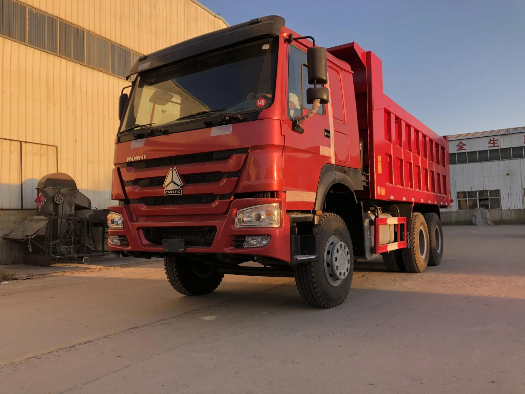 Sinotruck HOWO usado Caminhão Basculante 371HP 35 Ton Capecity de carregamento de caminhões de Mineração Tipping Truck 10 pneus dianteiro 6X4 para o mercado africano