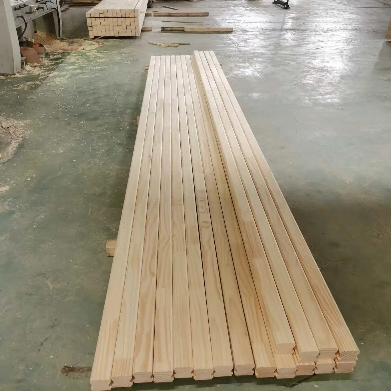 Meilleur prix Haute qualité/performance à coût élevé Planche en bois massif de pin Bois de charpente Panneaux en bois