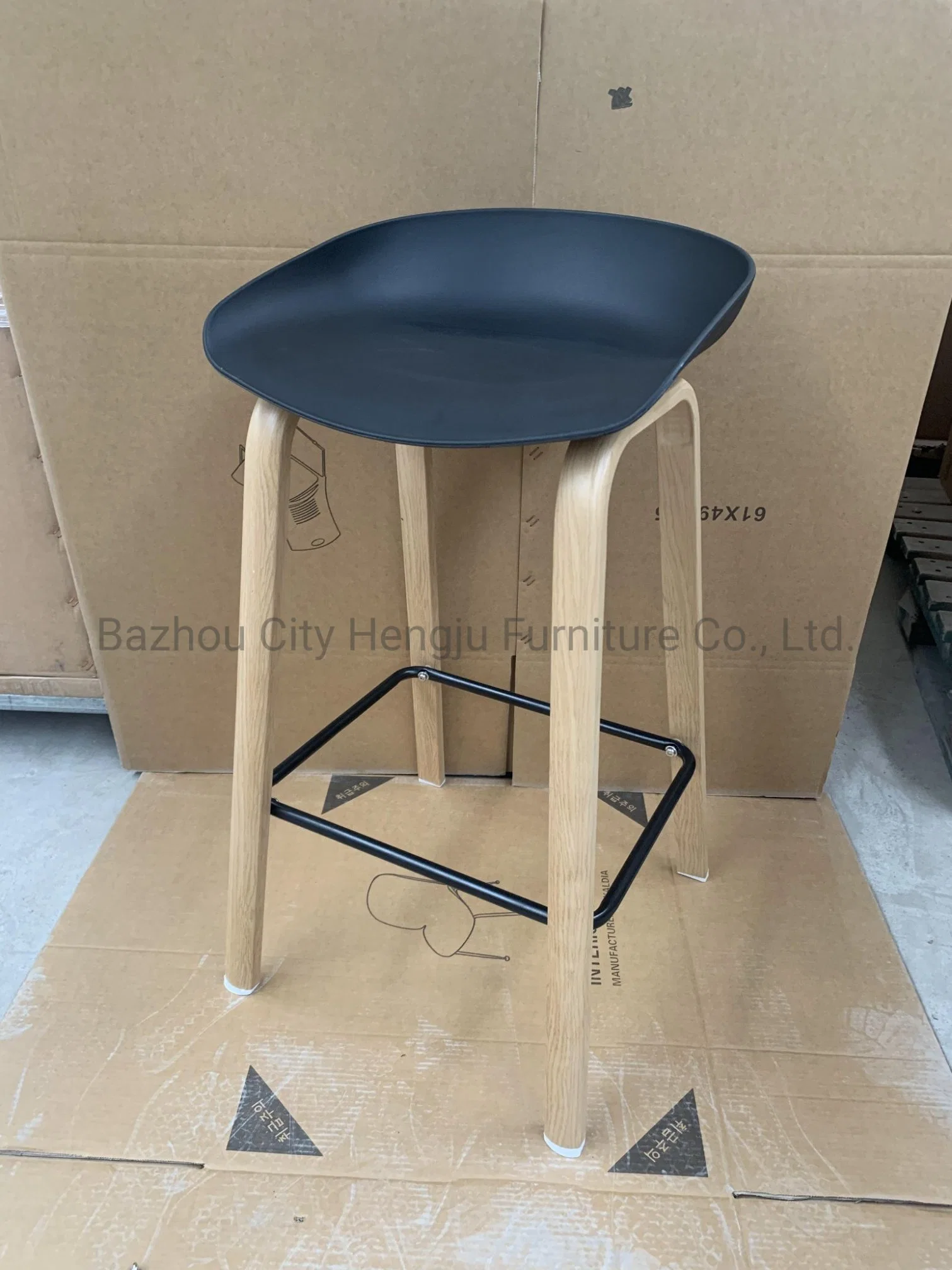 Contemporary Metal Transferred Frame Black/White PP Cushion Plastic Dining Chair Bar/Home/Hotel/ Use