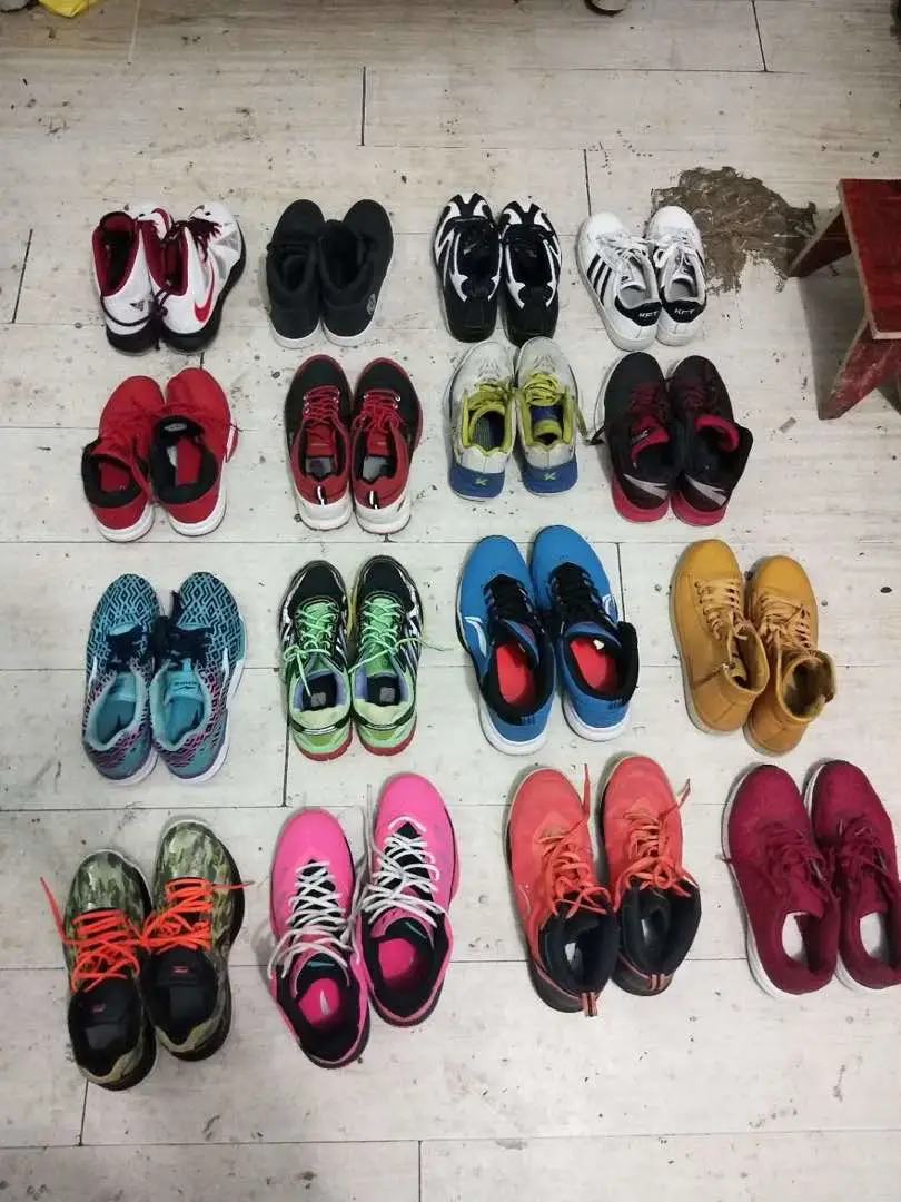 Colorful Used Shoes in China