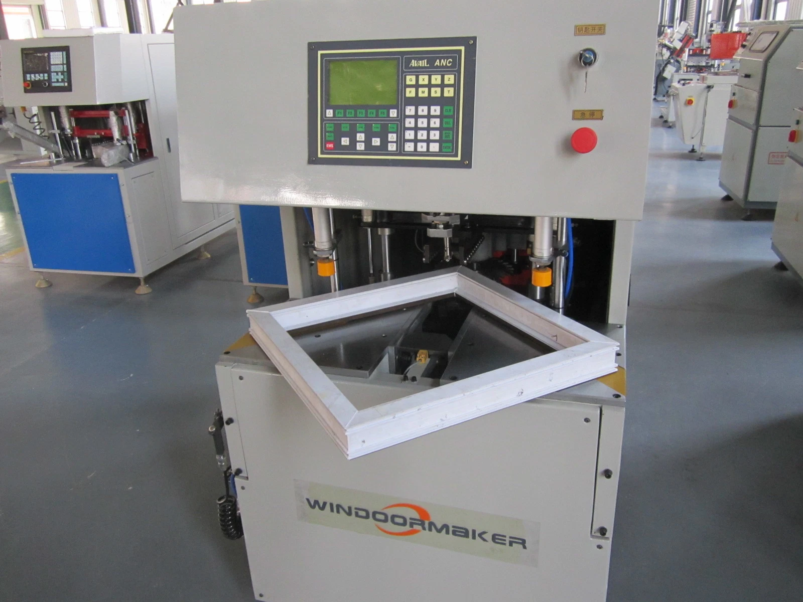 Machine pour portes-fenêtres en PVC machine de nettoyage d'angle CNC pour fenêtres en PVC Machine de traitement de portes-fenêtres en plastique