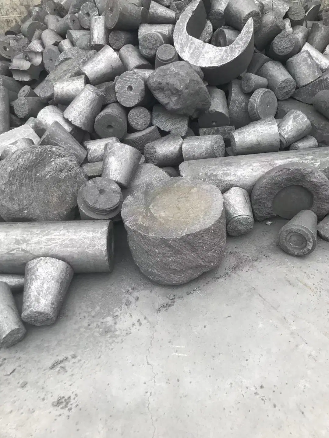 Used Broken Graphite Electrode Scrap Is The Subsidiary Products After Machining Process of Graphite Electrode