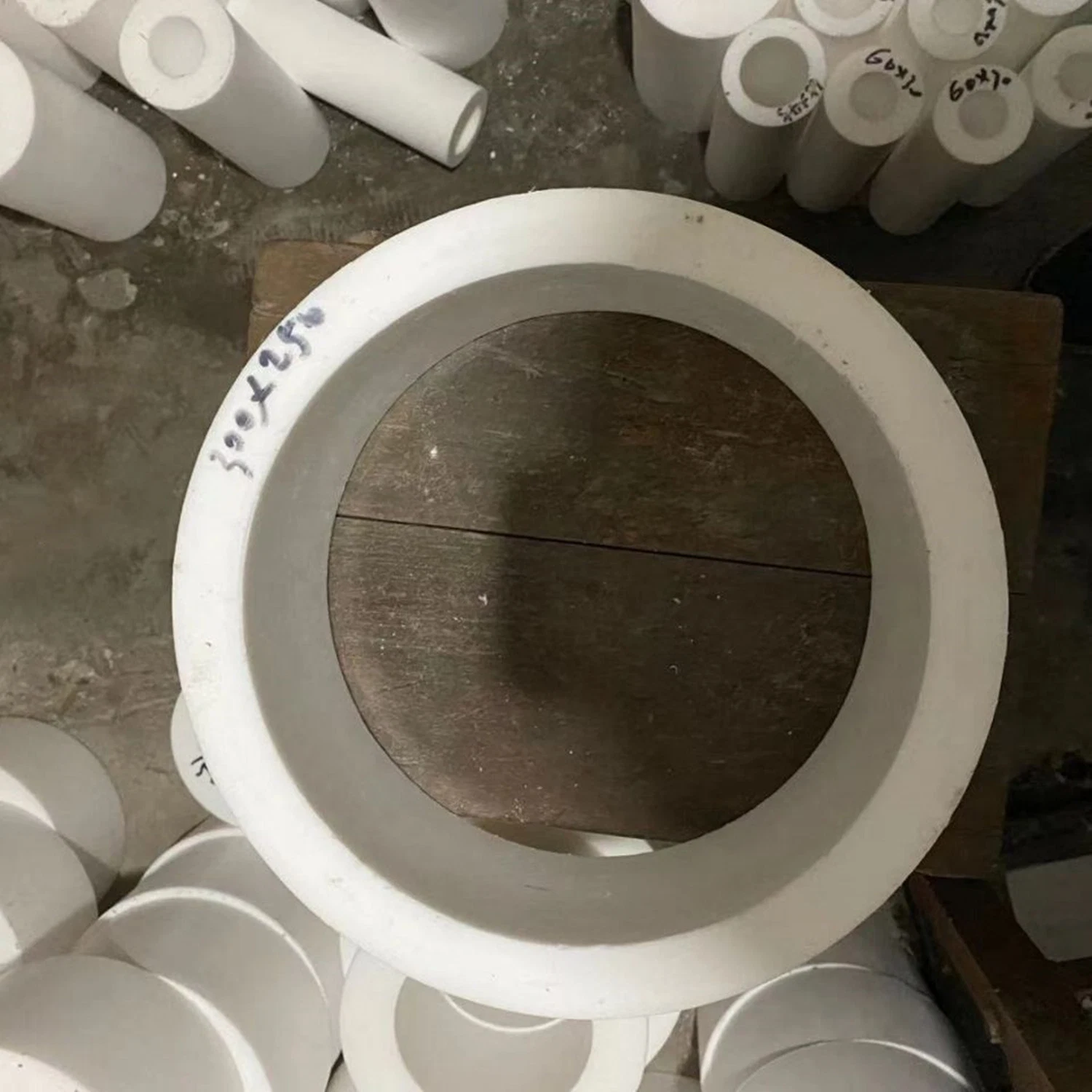 China PTFE Tube White Large Diameter PTFE Moulded Tube