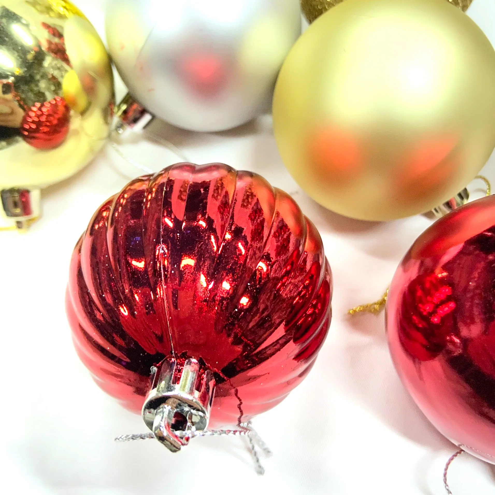 6cm Neues Design Kunststoff-Weihnachtsschmuck Bunte Weihnachten Noel Ball