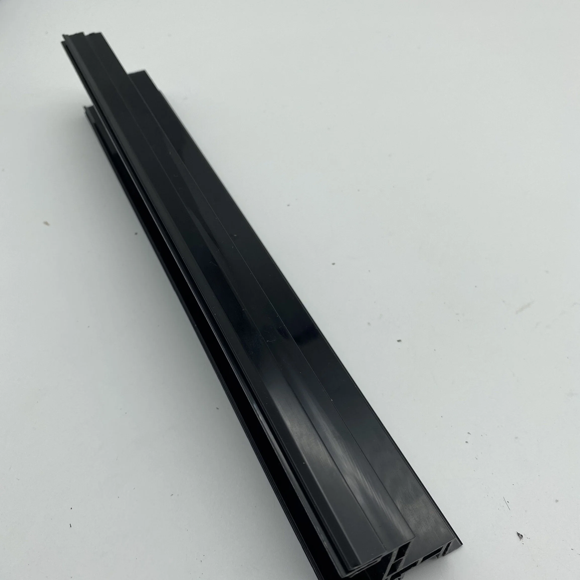 Material de extrusión de plástico industrial de UPVC perfiles extruidos de producción de perfiles de PVC personalizadas