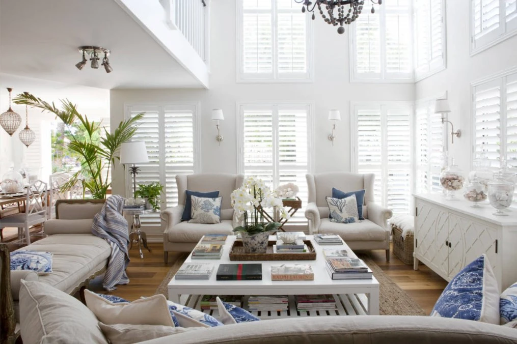 Hampton Style Combe dentro da Fresta Basswood montado na janela de madeira Plantation Shutters Vertical