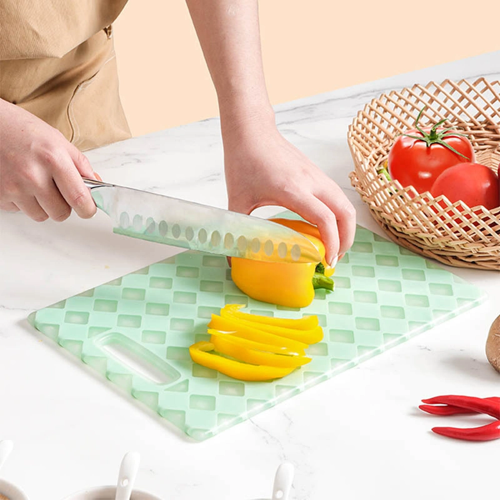 Food-Grade PE Antibacterial and Mildew-Proof Household Fruit Lattice Baby Food Supplement Cutting Board