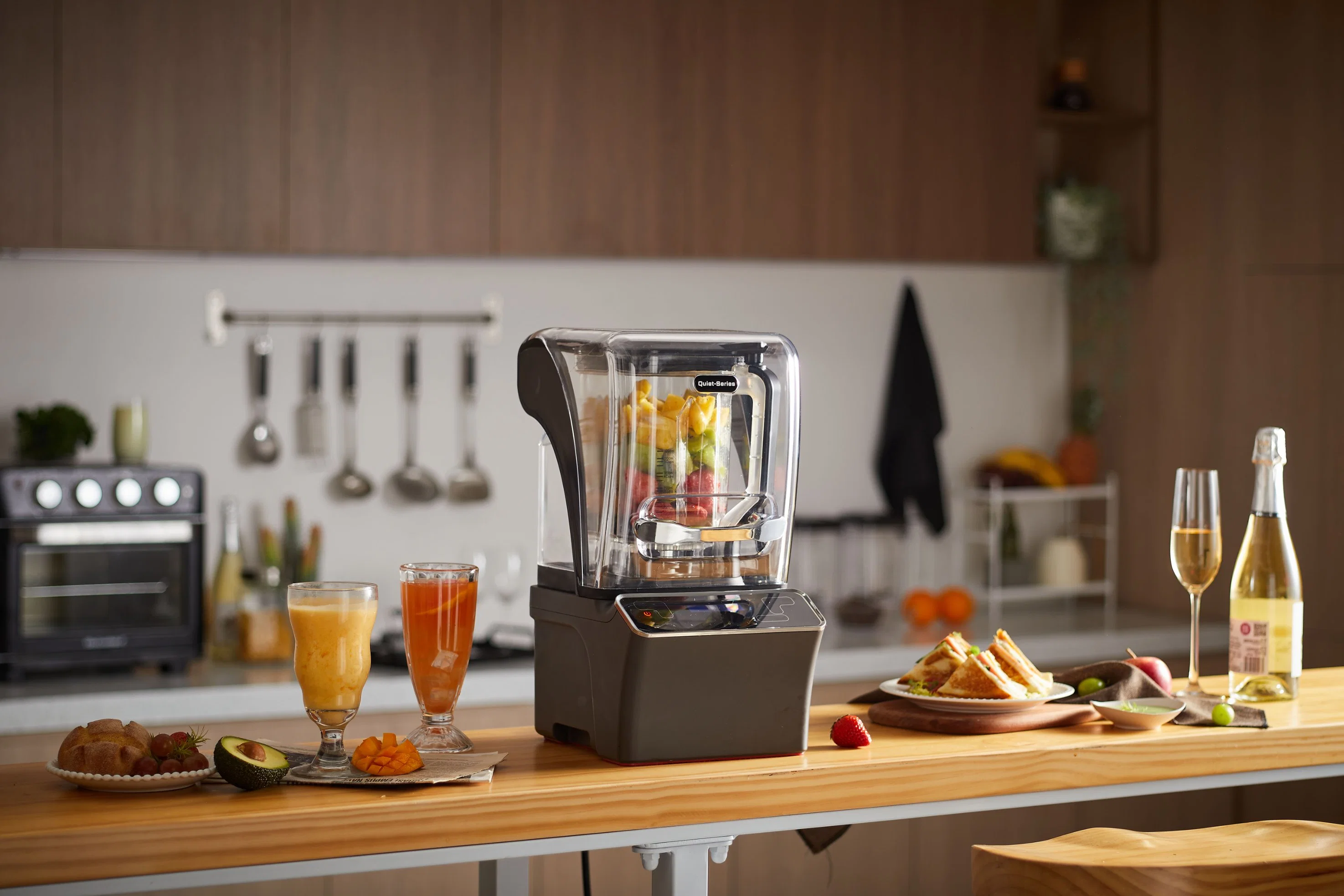 Puissant mélangeur professionnel commercial tranquille Blender et centrifugeuse commercial avec la preuve de son boîtier pour café, bar, hôtels et restaurants sans BPA