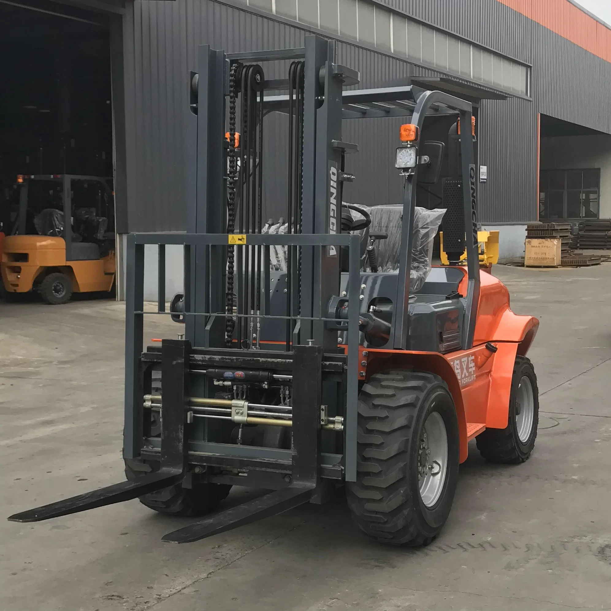 Precio de fábrica pequeño 2WD 4WD fuera de la carretera Forklifts 2,5ton 3ton 3,5ton Forklift todo terreno rugoso