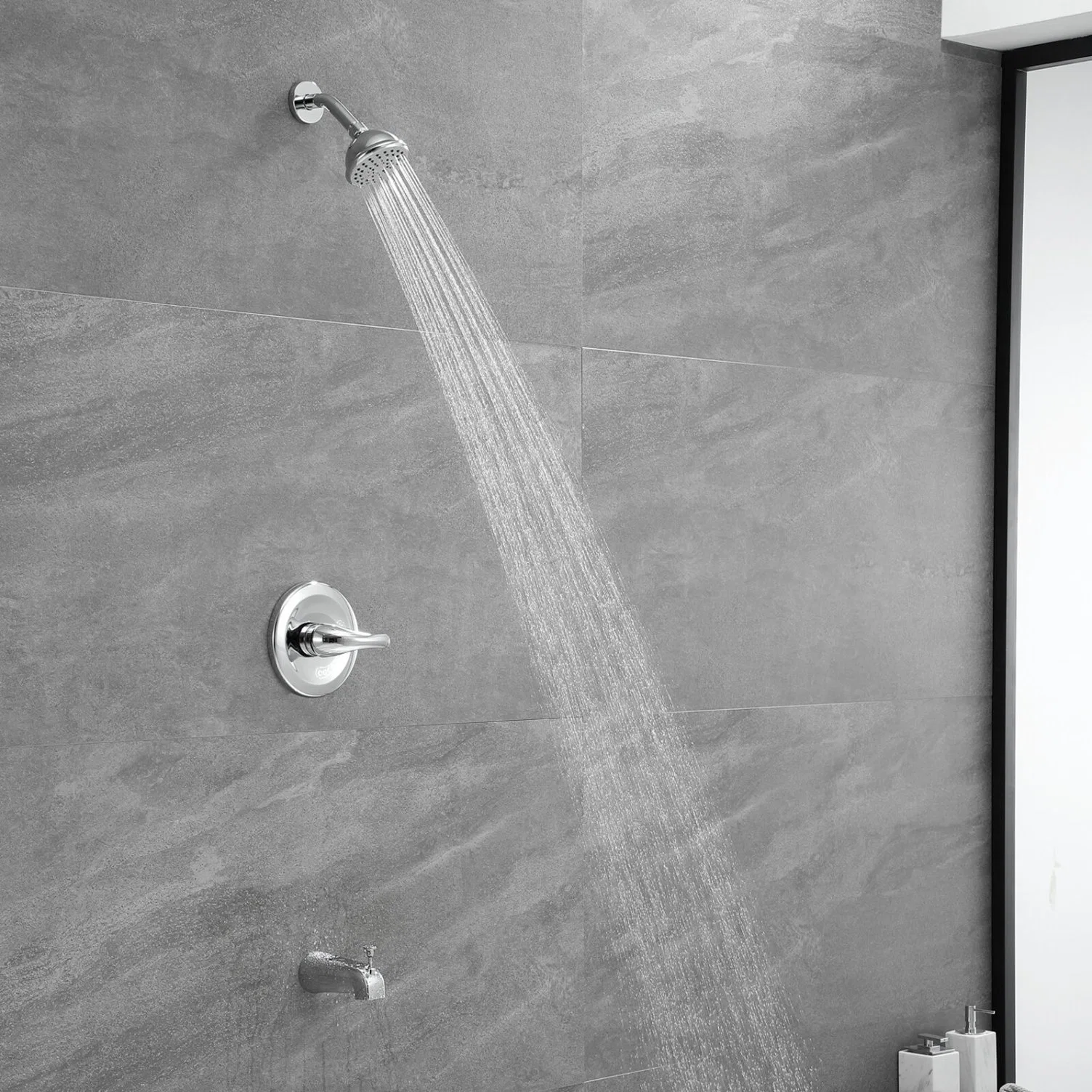 Aquacubic Cupc CE معتمد من الماء الساخن والبارد ضغط حديث حمام من الكروم متوازن، حوض استحمام على الجدار، صنبور