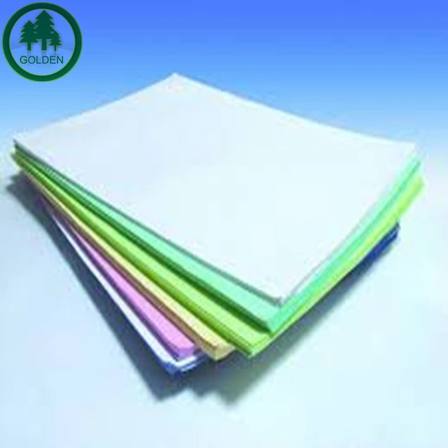 Papiers autocopiants sans carbone avec des tailles personnalisées de différentes couleurs rose, jaune, bleu, vert et blanc.