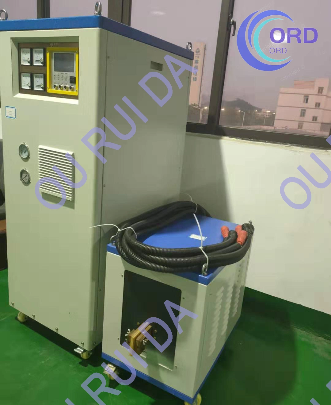 China Fornecedor de aquecimento por indução para máquina de forjamento a quente/ Quenching /Anelamento /Aquecimento / ponto de fusão com os metais Bar// Tubo de tarugos (DSP-160KW)