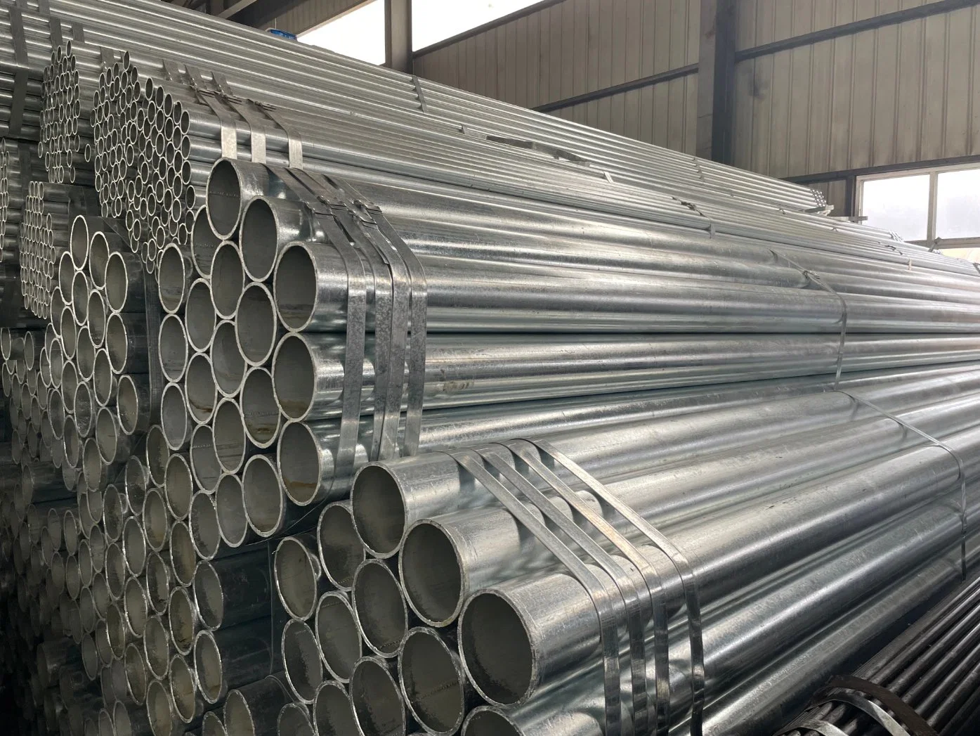 Fence Pole and Popular Powder Coated Pole with Welded Fence Steel Pipe