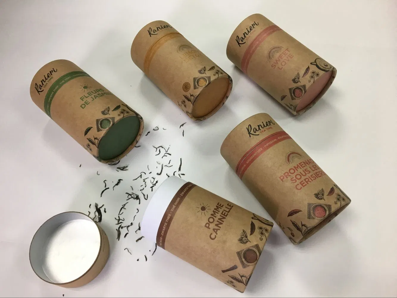 Eco Friendly OEM Customized Printing Eco Friendly Kraft Paper Tube Cosmetic Packaging Cardboard Box Gift/Essential Oil/Skin Care/Food/Supplement Tube