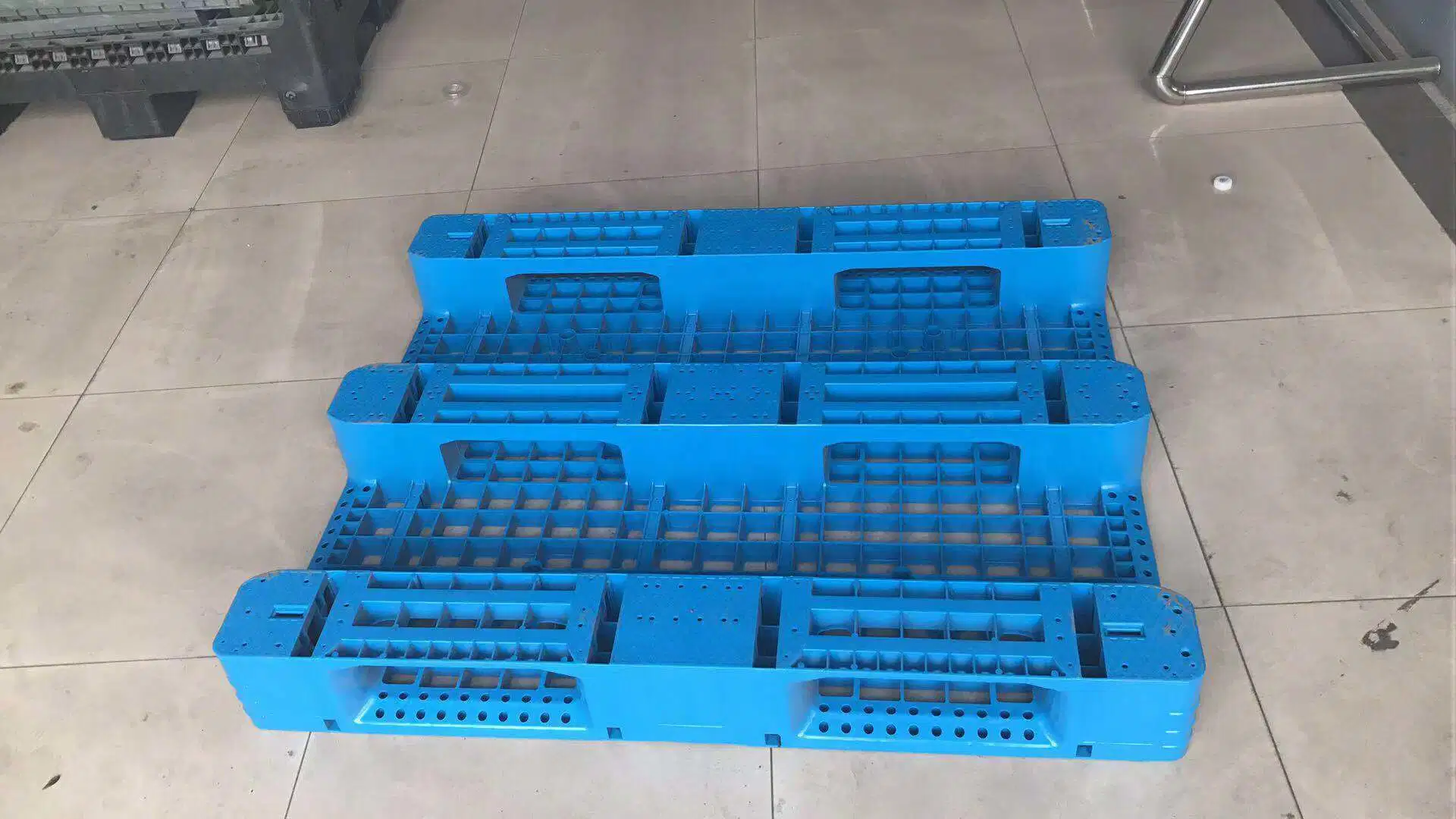 1200X1000 almacenamiento de almacén Utilice 3 corredores Tipo Rack able Anti-Slip Palet plástico HDPE