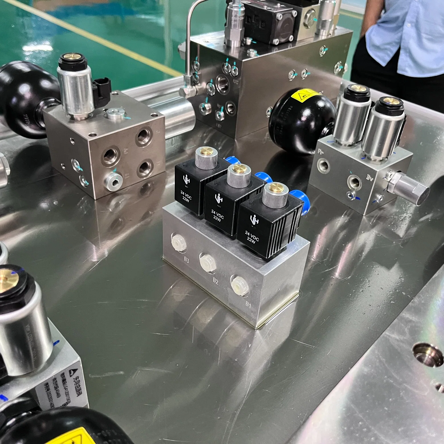 Customized Hydraulic Pilot Oil Source Valve Group Controls Pressure and Direction