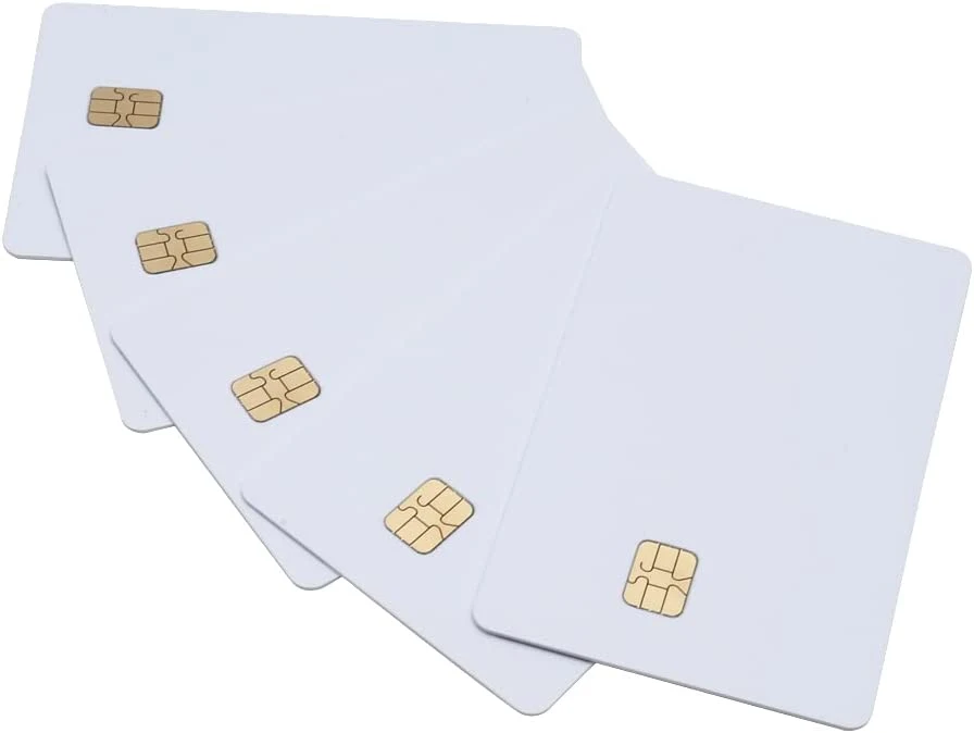 Sle4442 بطاقات الشرائح شريحة بطاقات شريحة بيضاء اللون مع بطاقة PVC من الطراز المغناطيسي عالية الدقة فارغة الملاكمة الذكية بطاقة IC