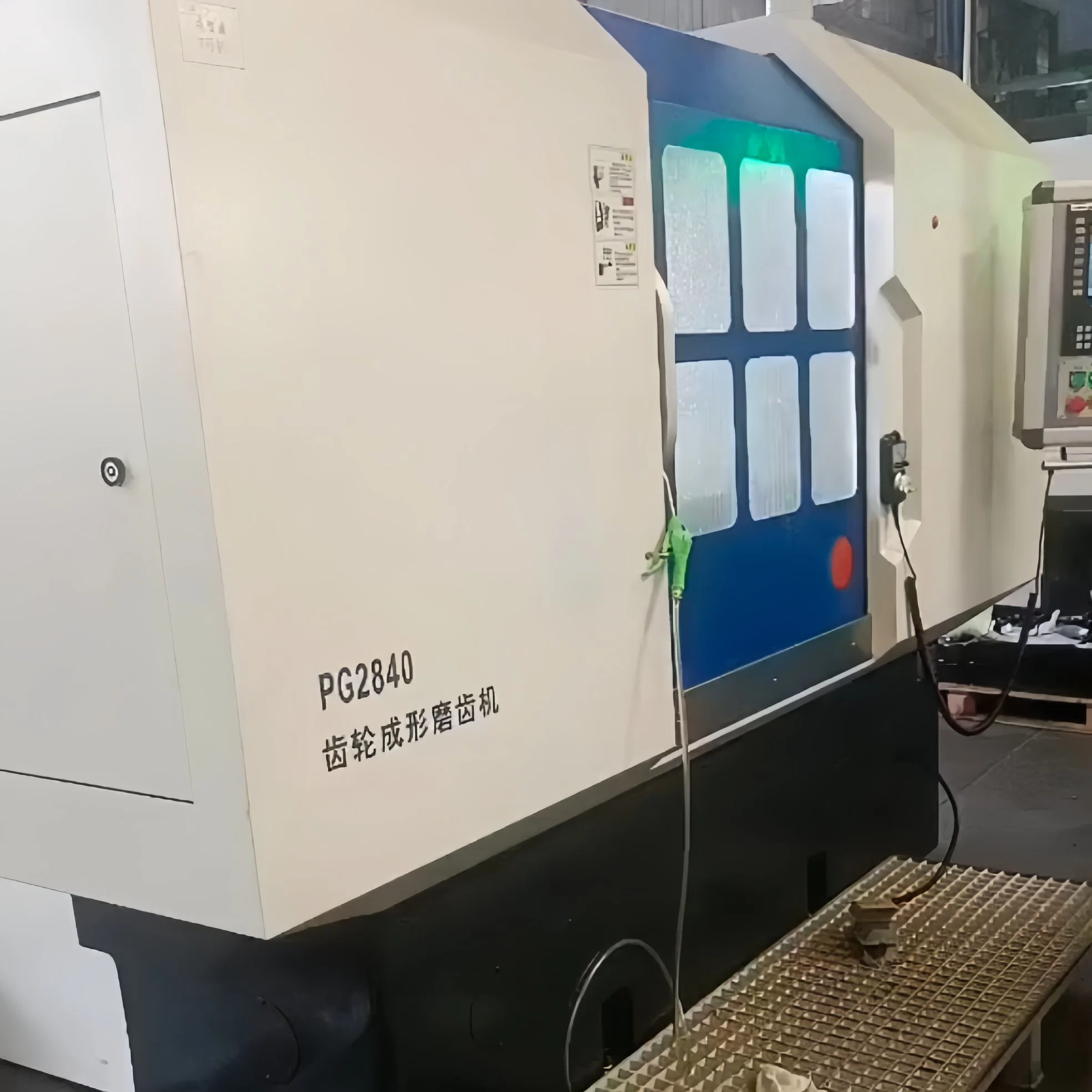 Retificadora de engrenagem CNC de 5 eixos Máquina para Hobbing fresadora de corte usada na fabricação de processamento de engrenagem 0.2-4Module dia: 280 mm