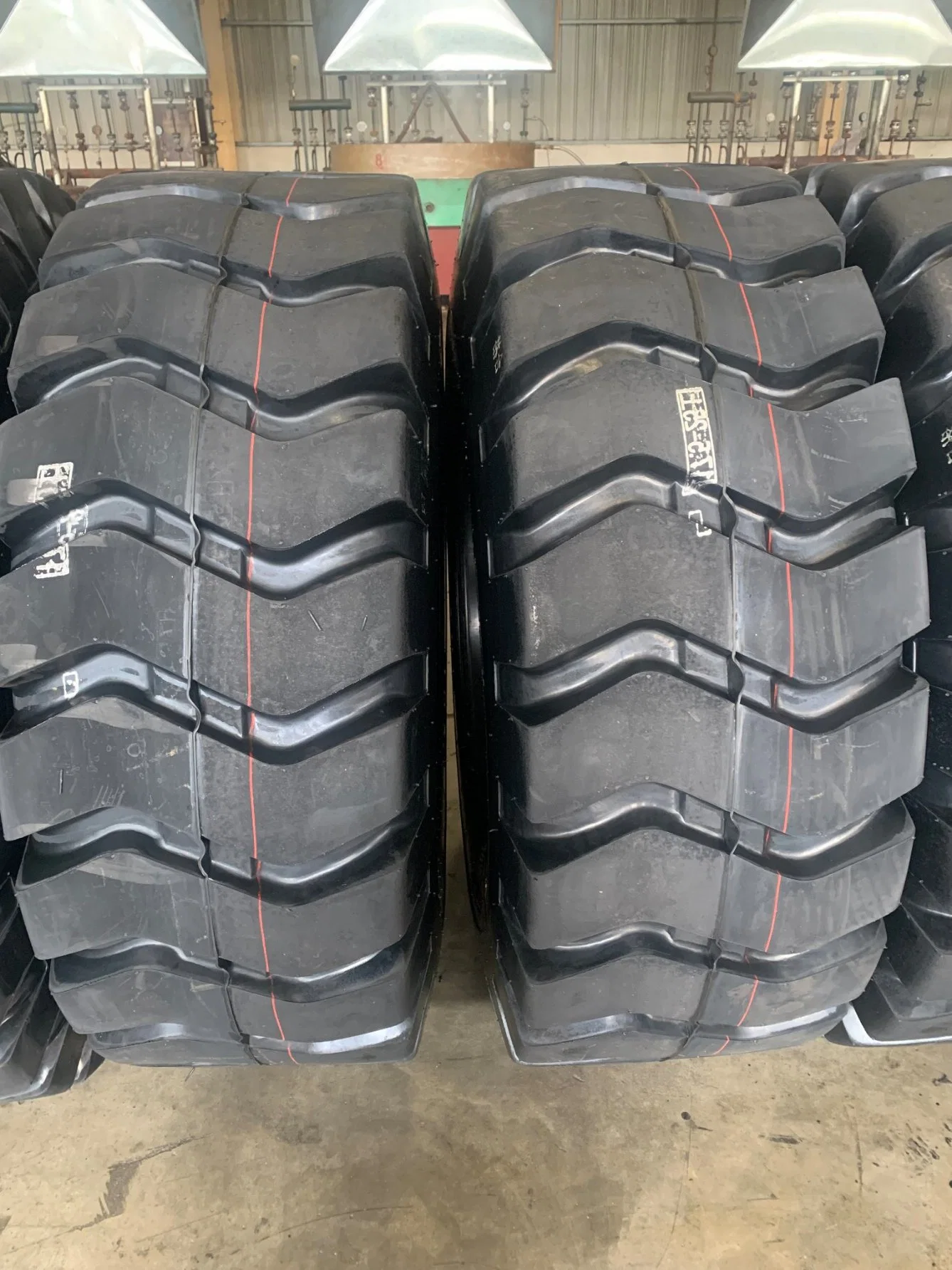 Radial Bias Solid off The Road Loader Grader Superhama Industrial OTR Wheels and Tyres with Rim (16.00 18.00 17.5 20.5 23.5 26.5 29.5 25 16/70-20 24) E3l3 L2 L5