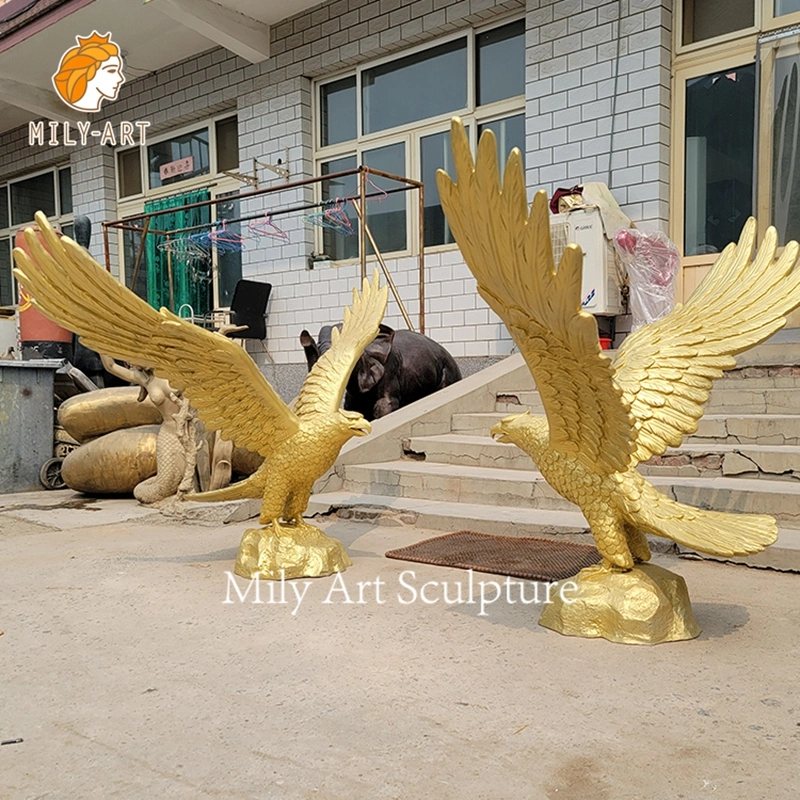 Escultura de Jardim Grande Dourada ao Ar Livre em Cobre, Latão e Bronze, Estátuas de Águias Grandes.