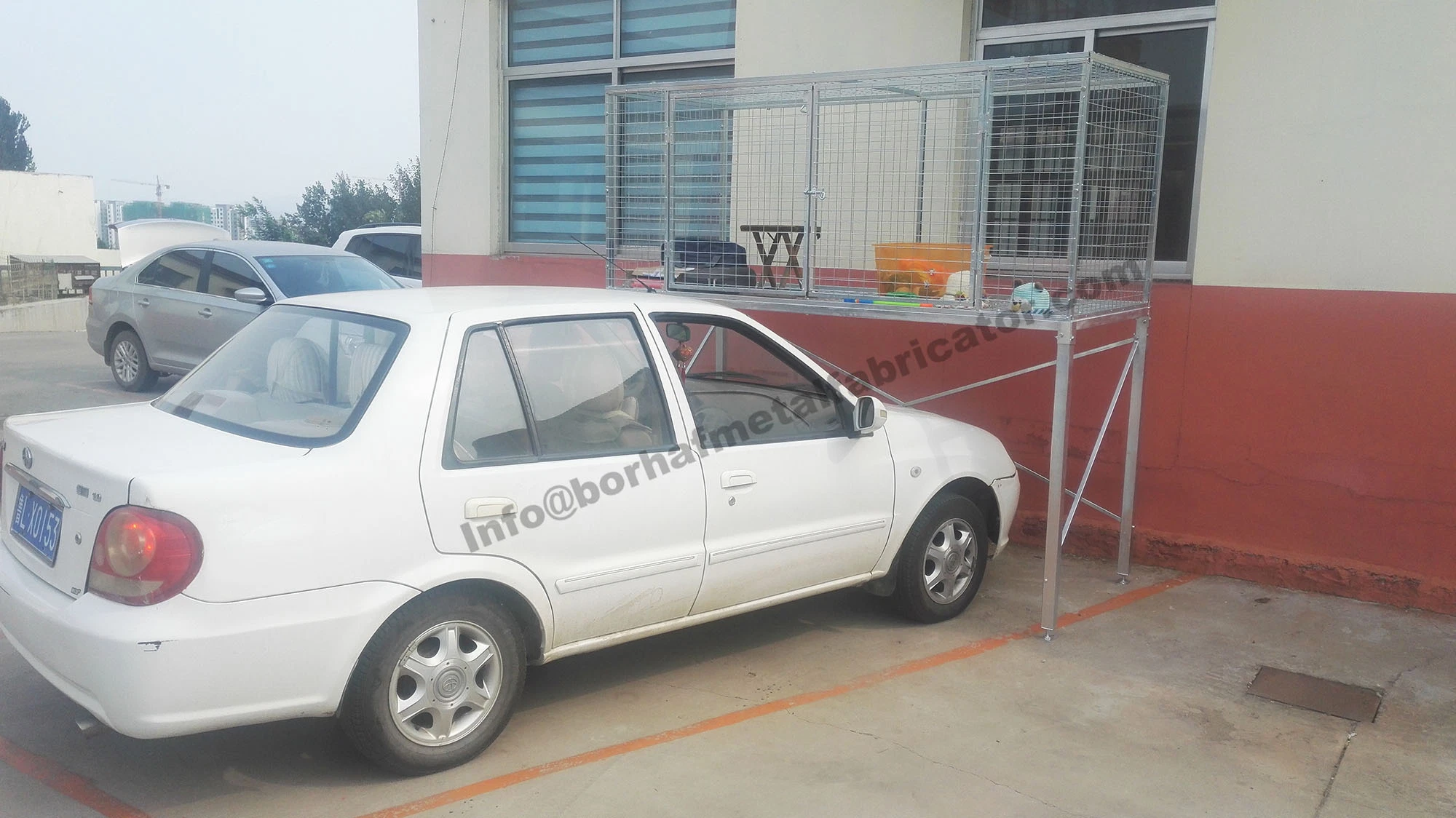 China Metal Fabricator estacionamiento de autos a medida Metal Garage Storage Car Parking Metal Garage Armario de almacenamiento Caja sobre coche Bonnet Residencial Edificios