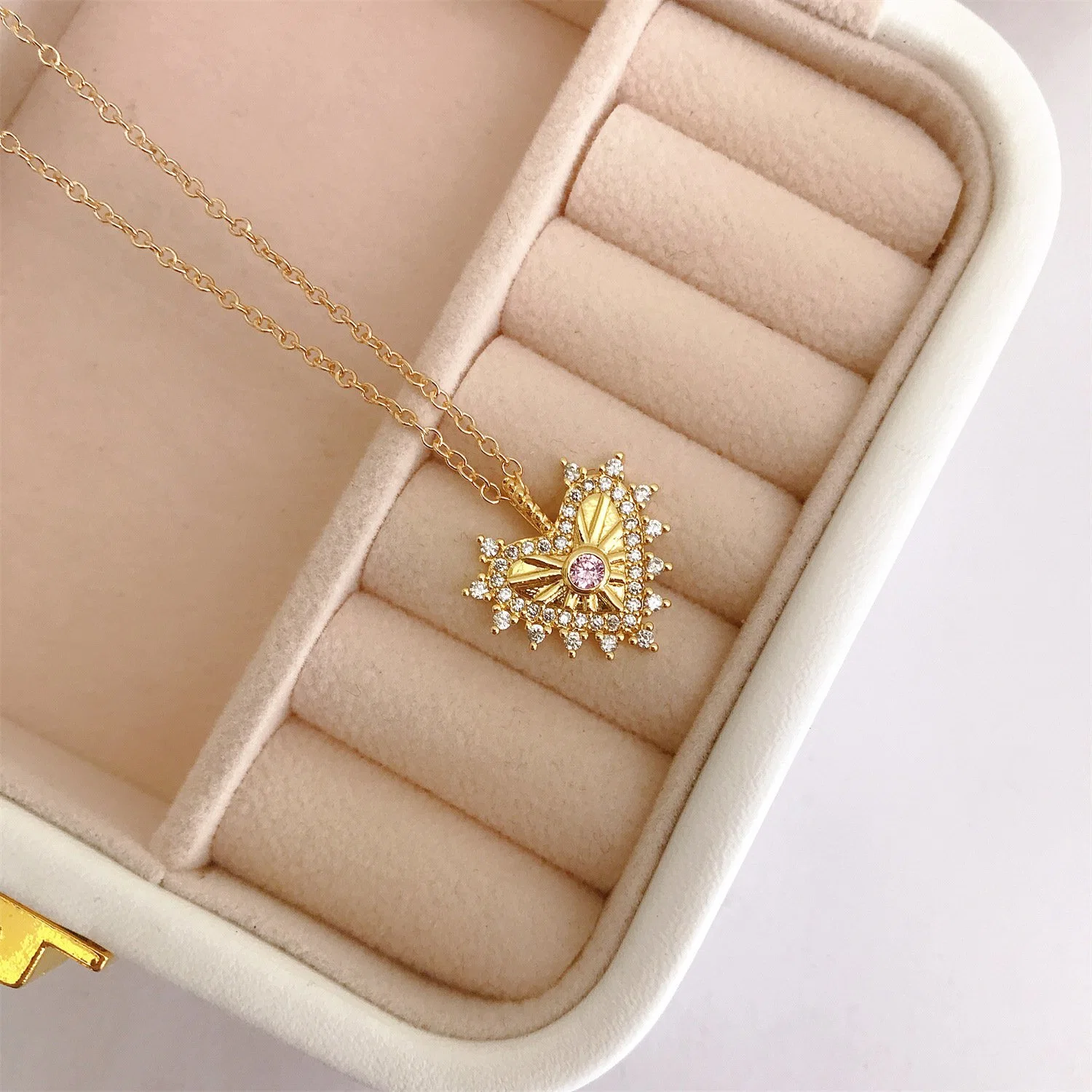 Fashion Luxury Gold Plated Brass Crystal CZ Zircon Micro Pave Love Heart Eye Charm Pendant Choker Necklace for Women