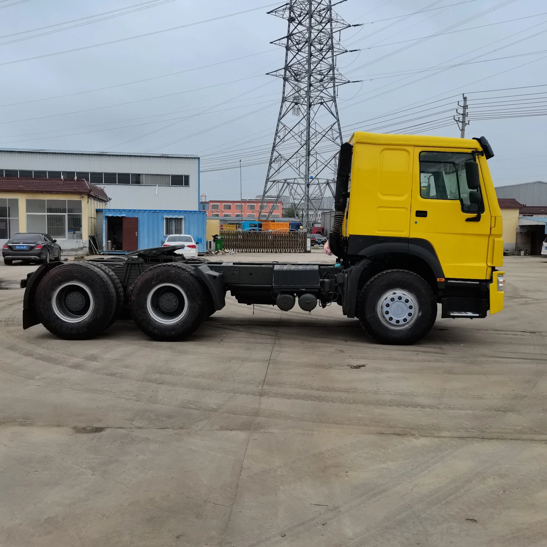 Used Heavy Duty 10 Wheel Trailer Head 6X4 420HP HOWO Tractor