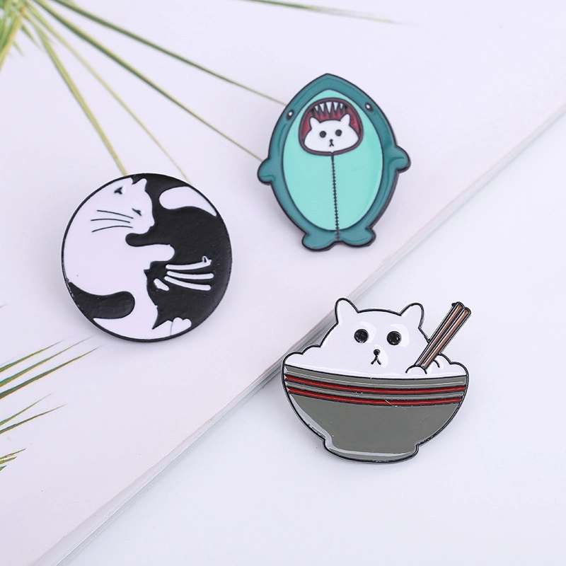 Wholesale/Supplier Custom Logo Cartoon Animals Cute Little Bowl Space Round Yin and Yang Cat Accessories Gifts Alloy Metal Hard Soft Brooch Enamel Badge Lapel Pin