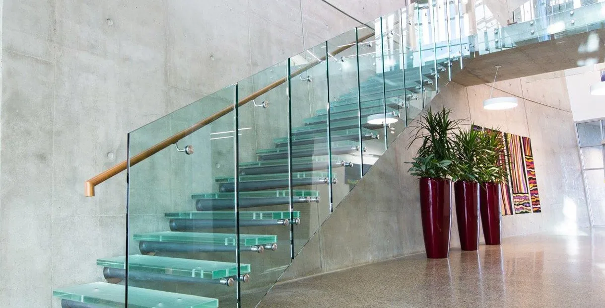 2019 European Style Modern Single Stringer Glass Stair Step