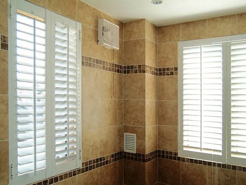 White Color Indoor Vinyl Plantation Shutters with Long Life Time