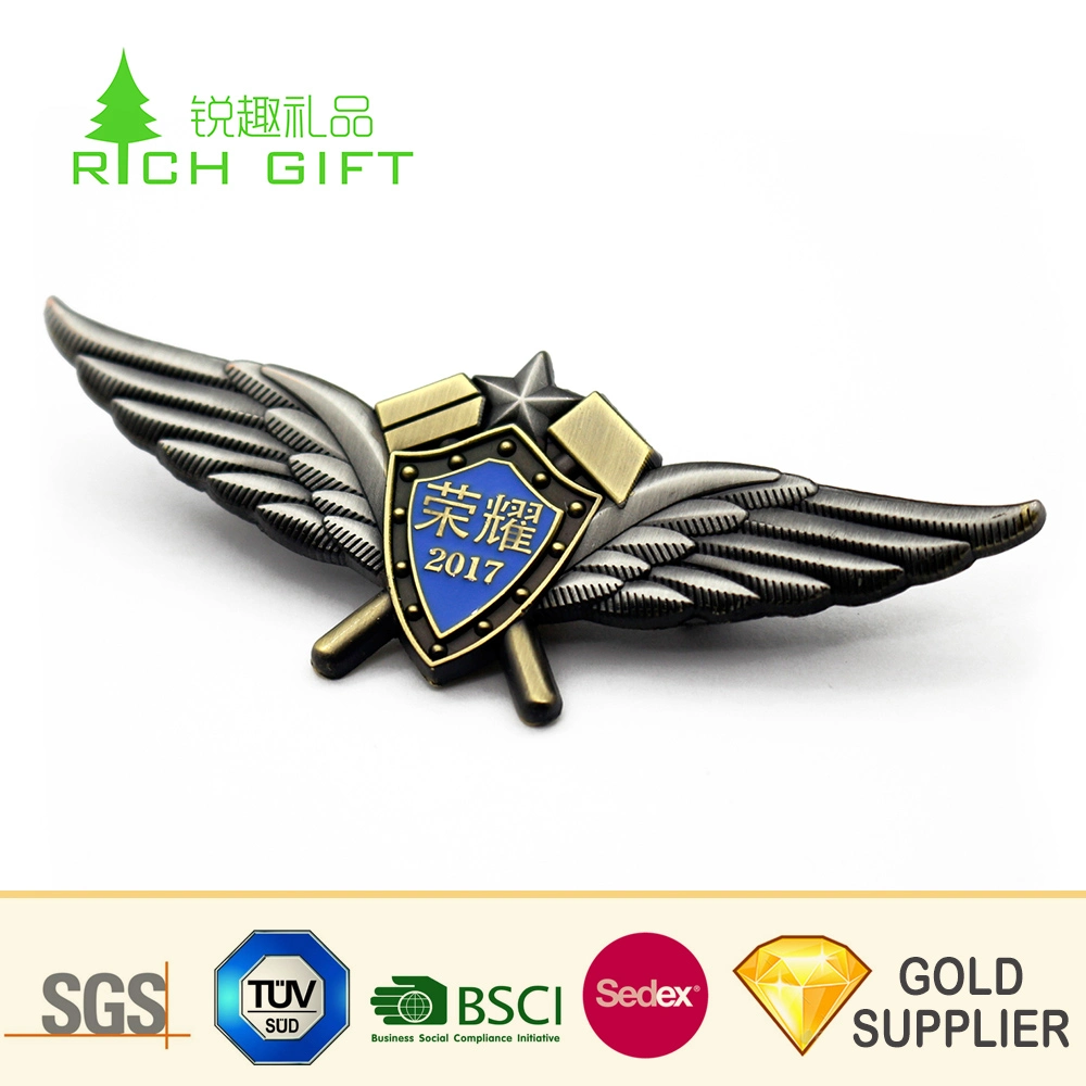 Wholesale/Supplier China Custom Metal Zinc Alloy Doming 3D Shiny Gold Plating Military Pilot Wings Pin Badge