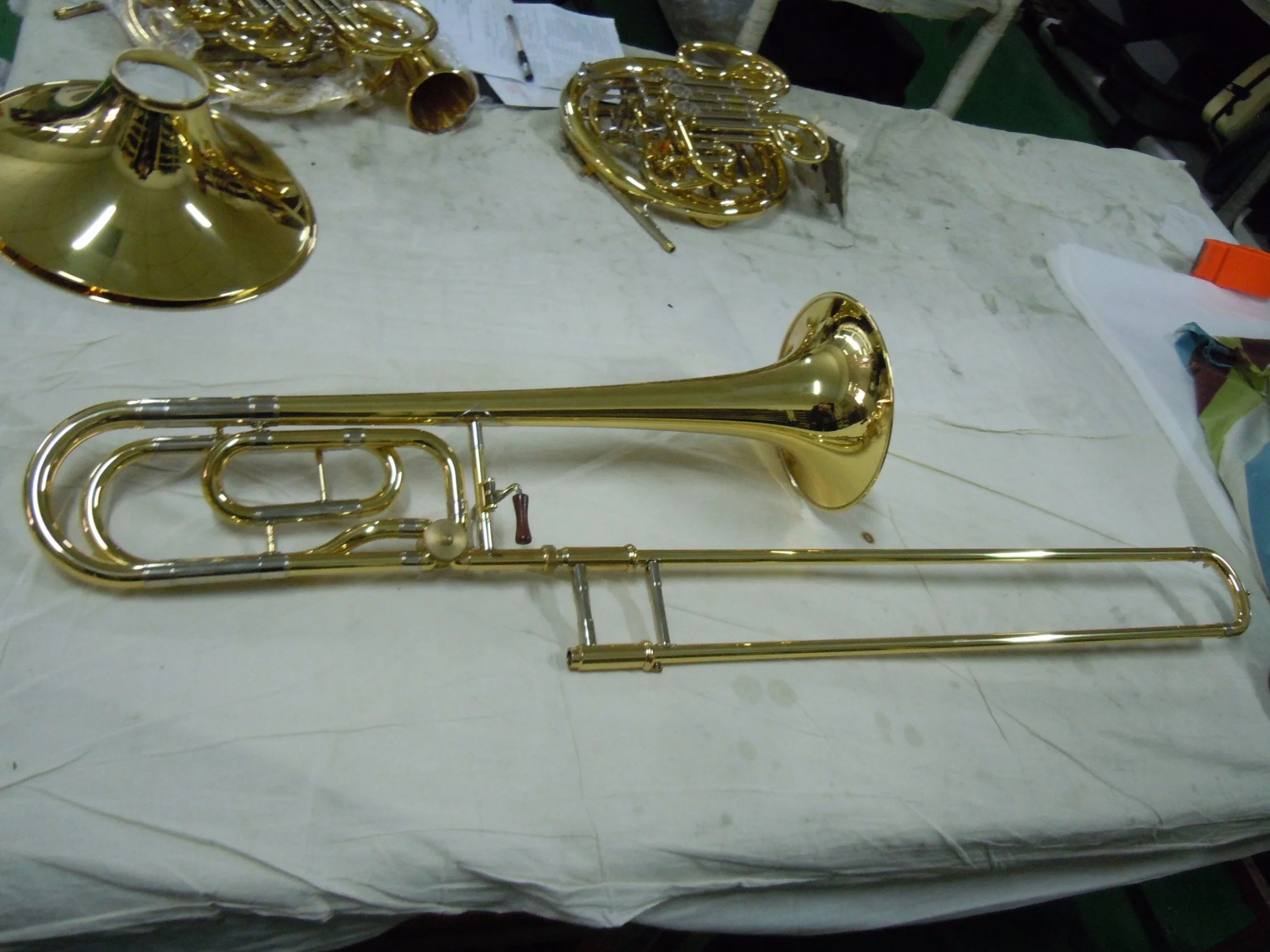 Cheap Tenor Trombone Bb/F Gold Lacquer