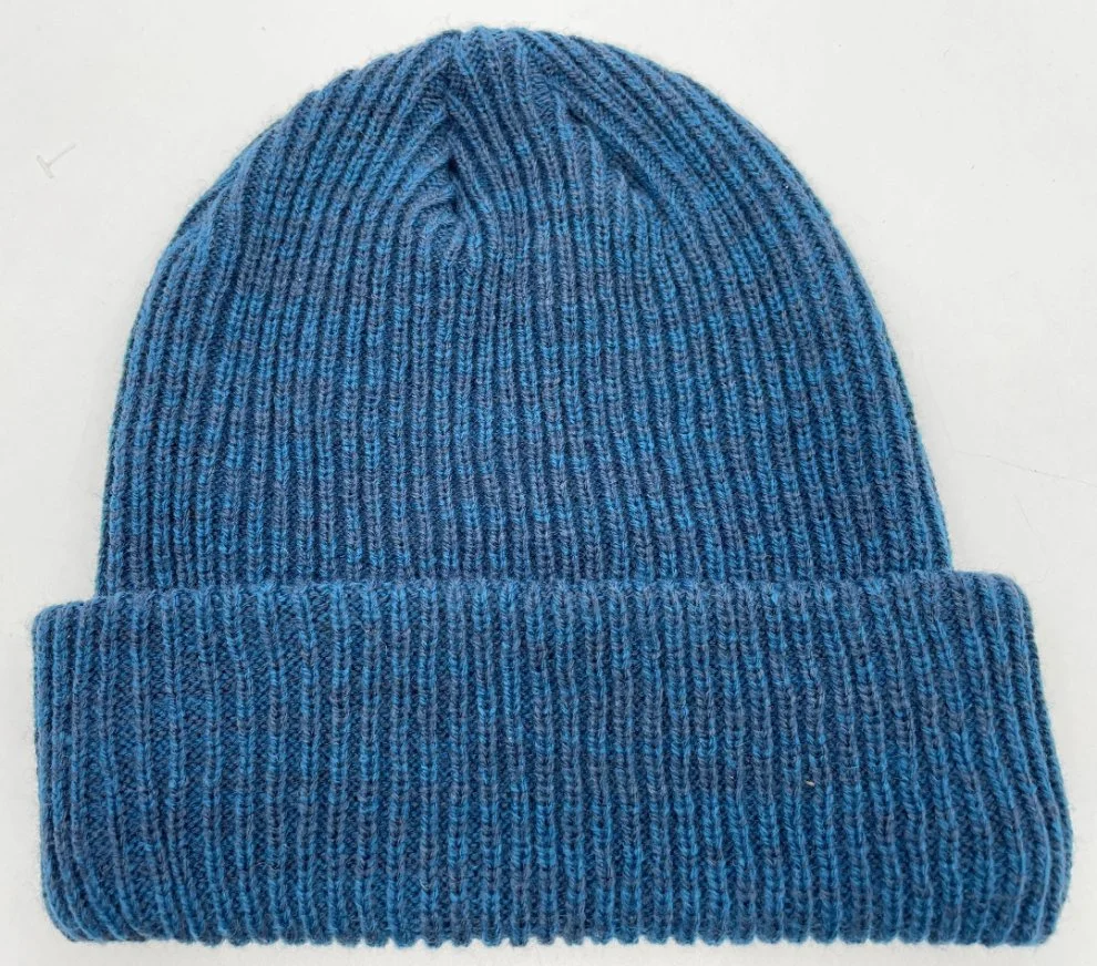 Bonnet tricoté pour hommes en acrylique de couleurs mélangées pour l'hiver.