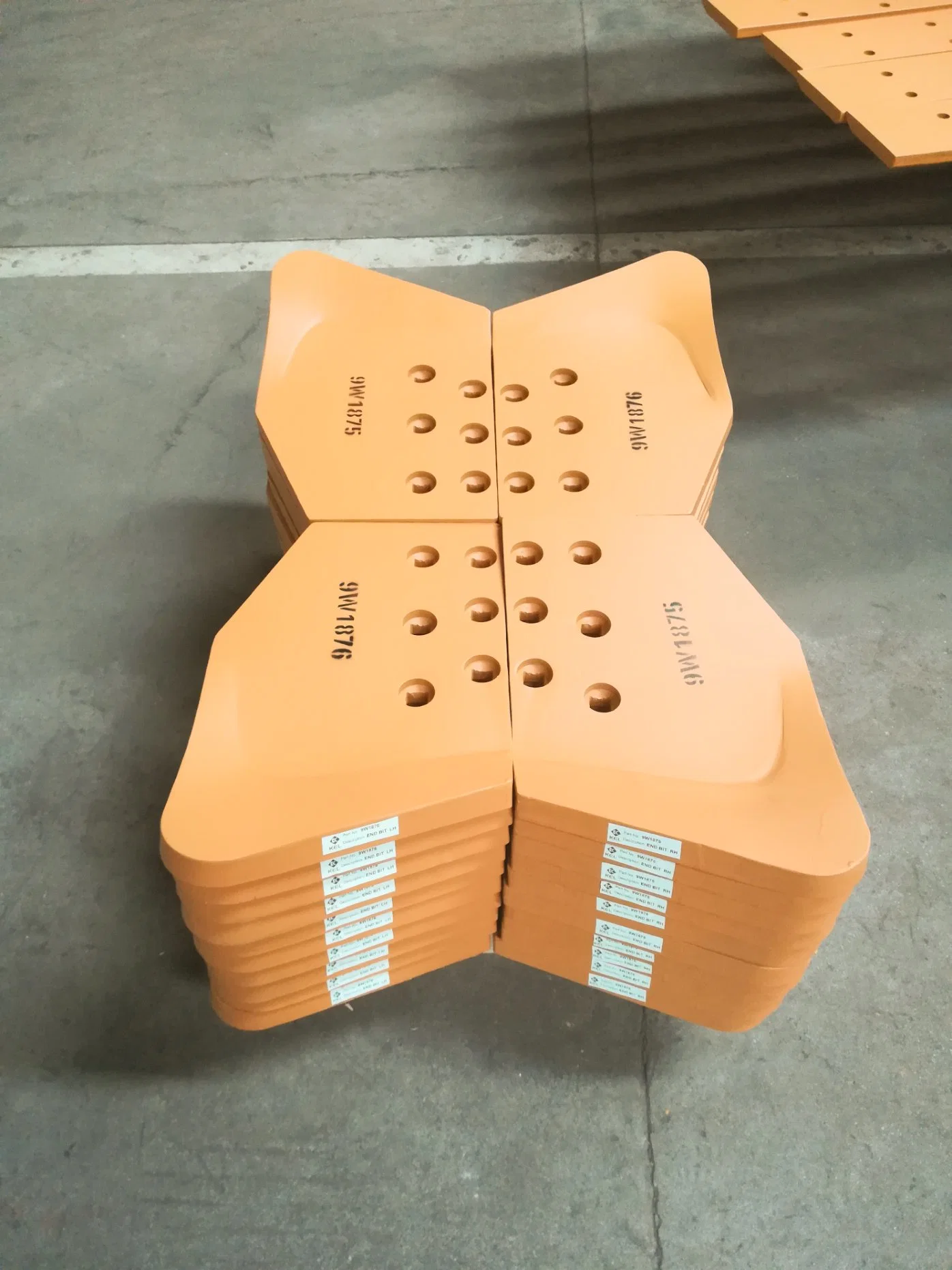 Bulldozer End Bits Cutting Edge for Komatsu D155/D275/D355/D375/D475 Tractor Parts