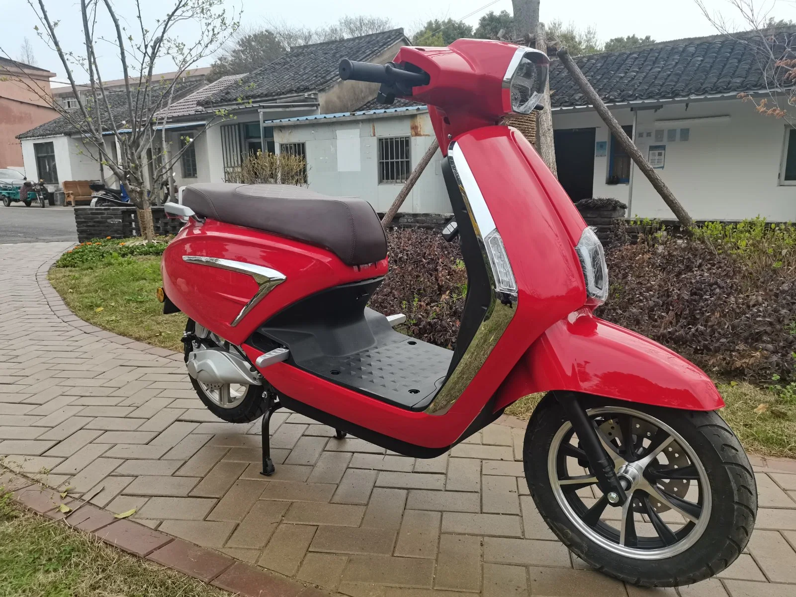 El más barato y de alta calidad E moto Scooter motocicleta eléctrica para la venta y 2000W a 80km/h