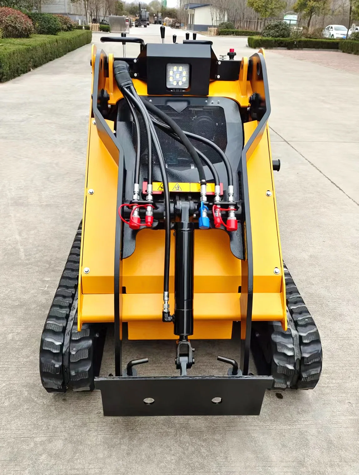 China Lugong Lm525 Mini Hydraulic Cylinders Loader Skid Steer with Shovel for Farm CE EPA