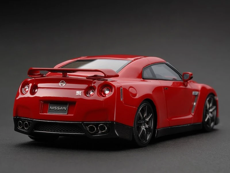 Nissan GT-R (R35) rojo vibrante modelo de fundición de resina 1/43