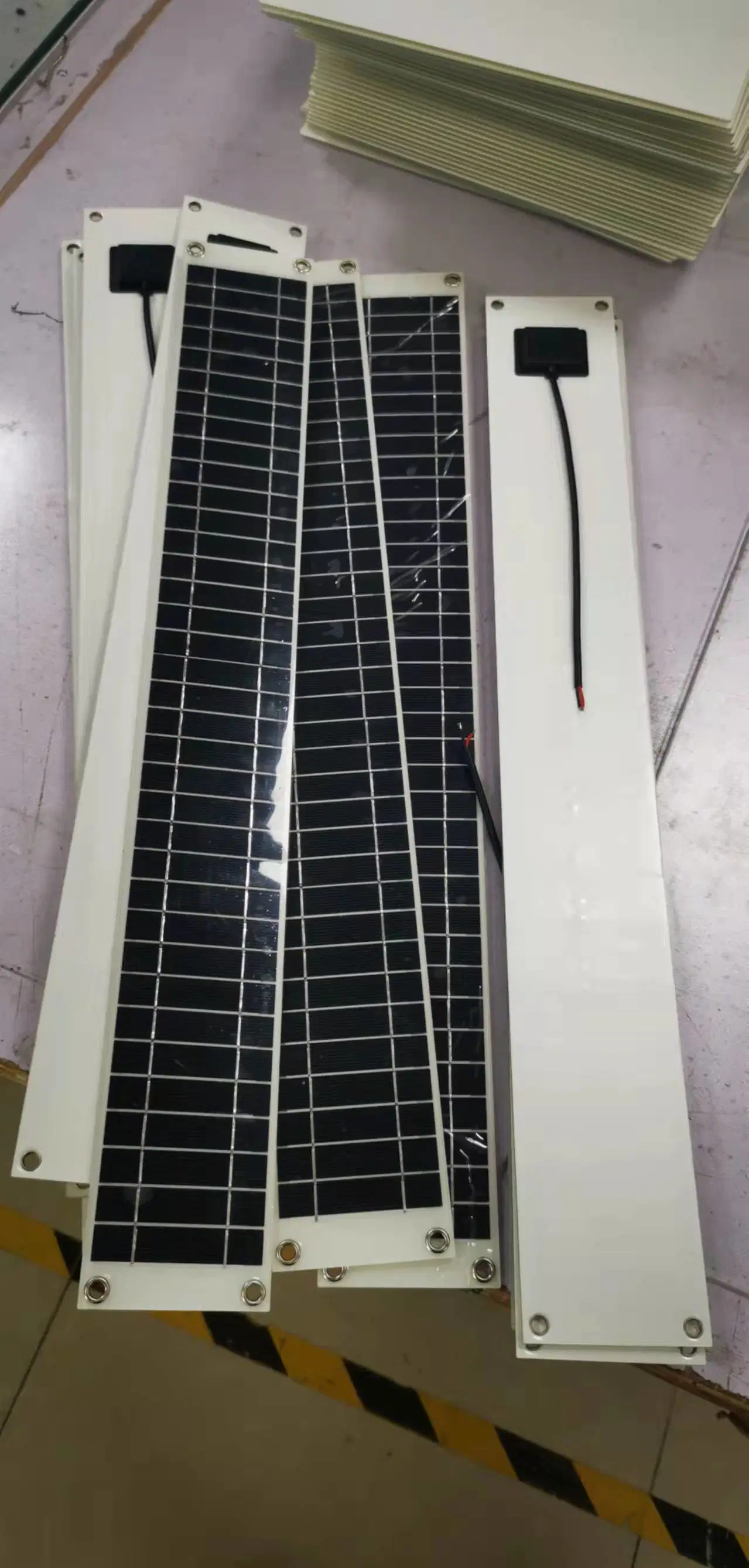 Peso ligero fácil de transportar 5W 10W 20W 30W 40W 50W 60W 70W 100W 120W 18V Monocristalino Semi flexible Solar Panel Módulo Solar célula Solar