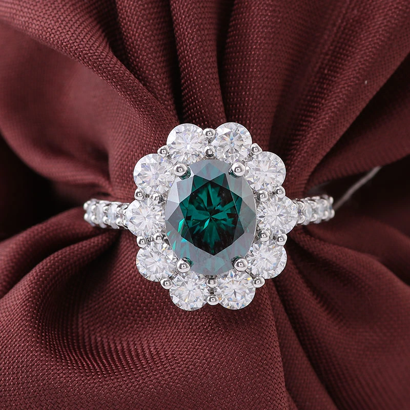 European Style Elegant Retro Flower Silver Gold Plated 2CT Oval Emerald Moissanite Diamond Halo Ring