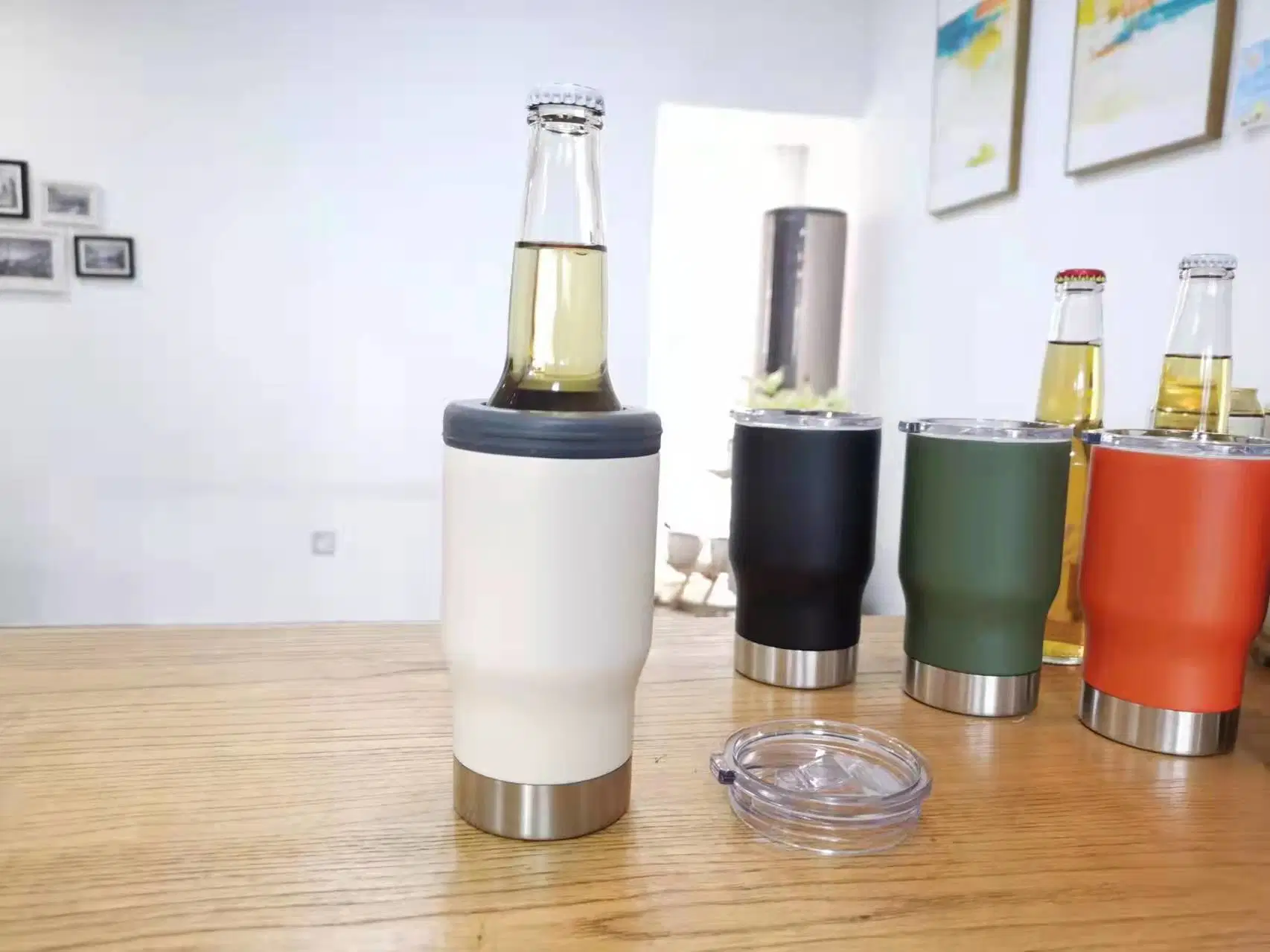 Nouvelle canette de refroidisseur sous vide en acier inoxydable 304 de 14 oz avec ouvre-bouteille intégré au fond, facile pour ouvrir la bouteille de bière avec deux capuchons.