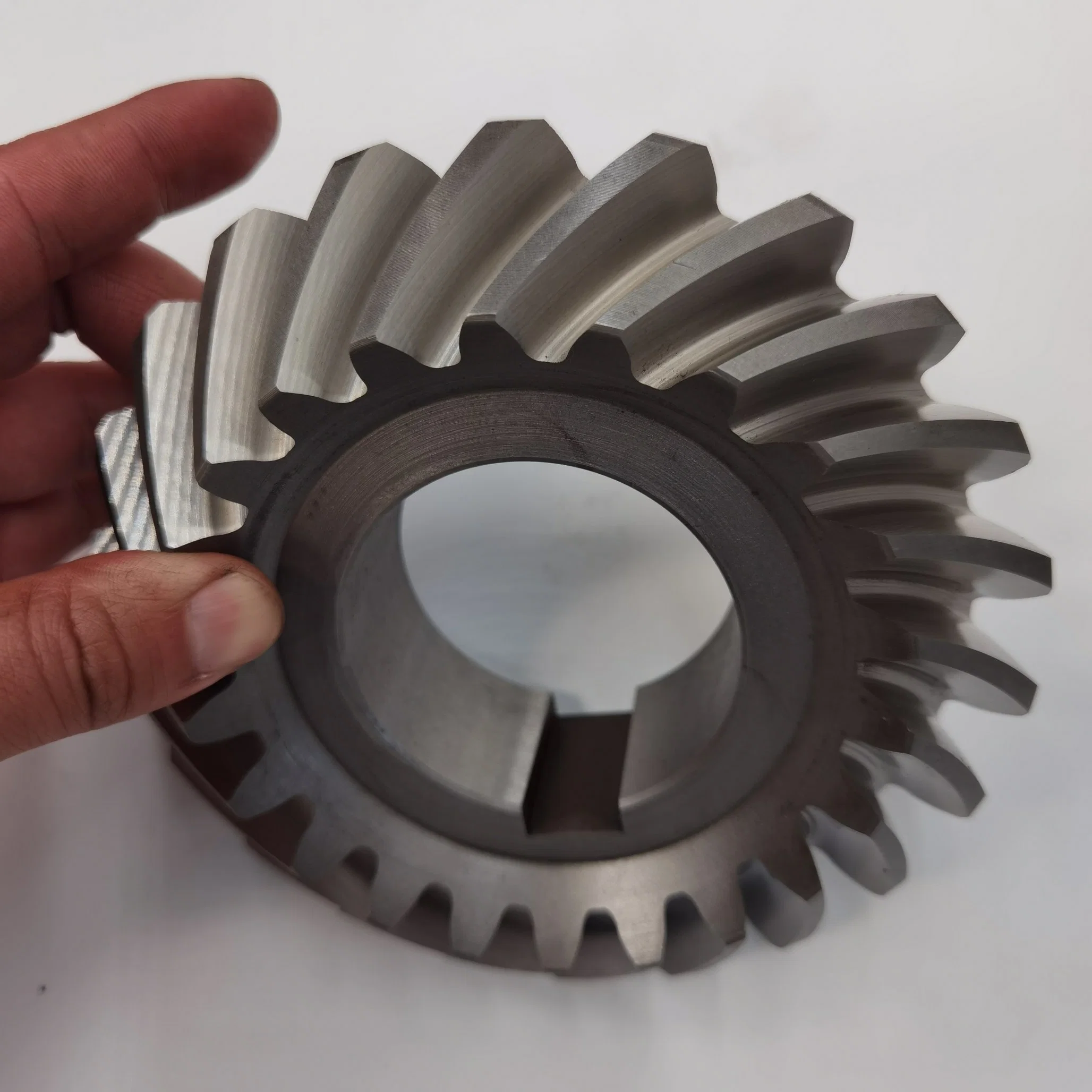 Customized Spiral Gear Module 6.5 with 22 Teeth for Oil Drilling Rig/ Construction Machinery/ Truck