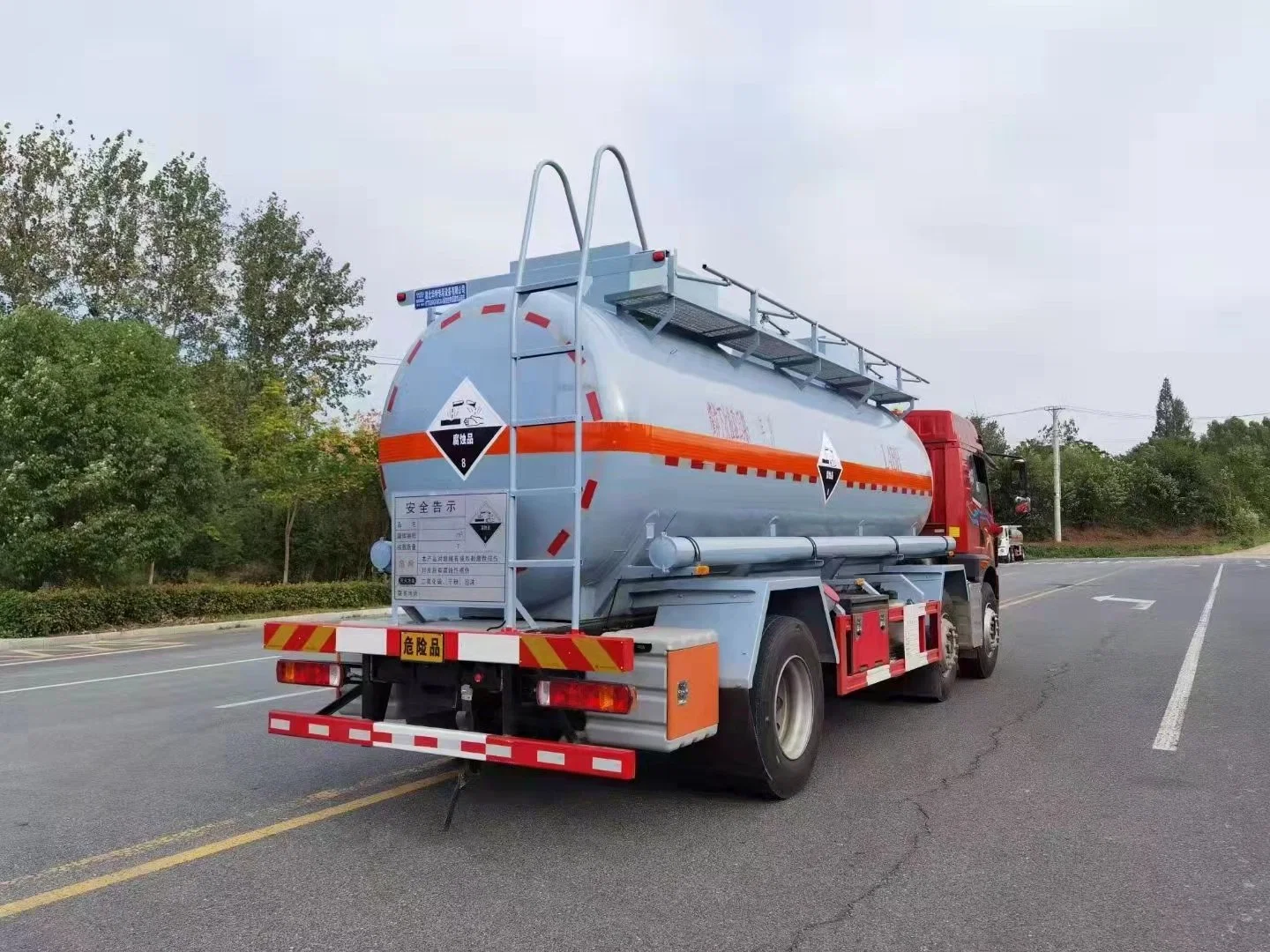 Doublure de plus en acier au carbone PE Tanker véhicule spécial