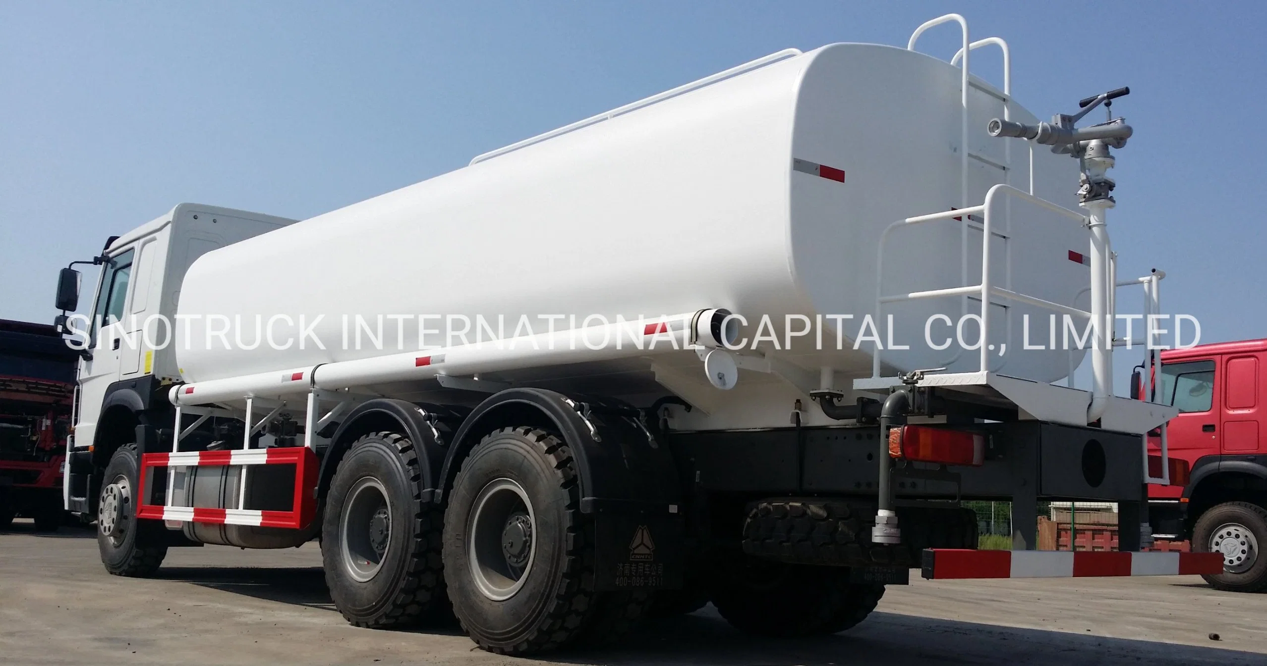 الرشاشات الشاحنات سينوتروك HOWO مرشات مياه الصرف الصحي المركبة 20000/30000L 6X4 الثقيلة سعر شاحنة الخدمة 30لس أو 30316 شاحنة تسليم المياه دش المياه سبراين