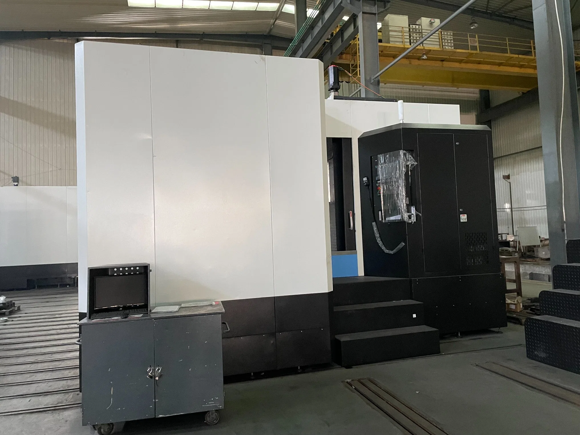 Horizontal CNC Machining Center for Processing Aluminum or Steel Profiles