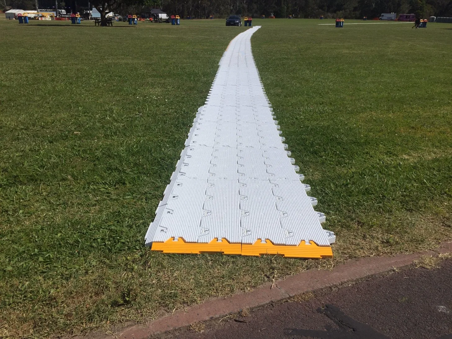 Plancher en plastique de la Cour de sport de gros de gazon artificiel de football de la protection du territoire-de-chaussée