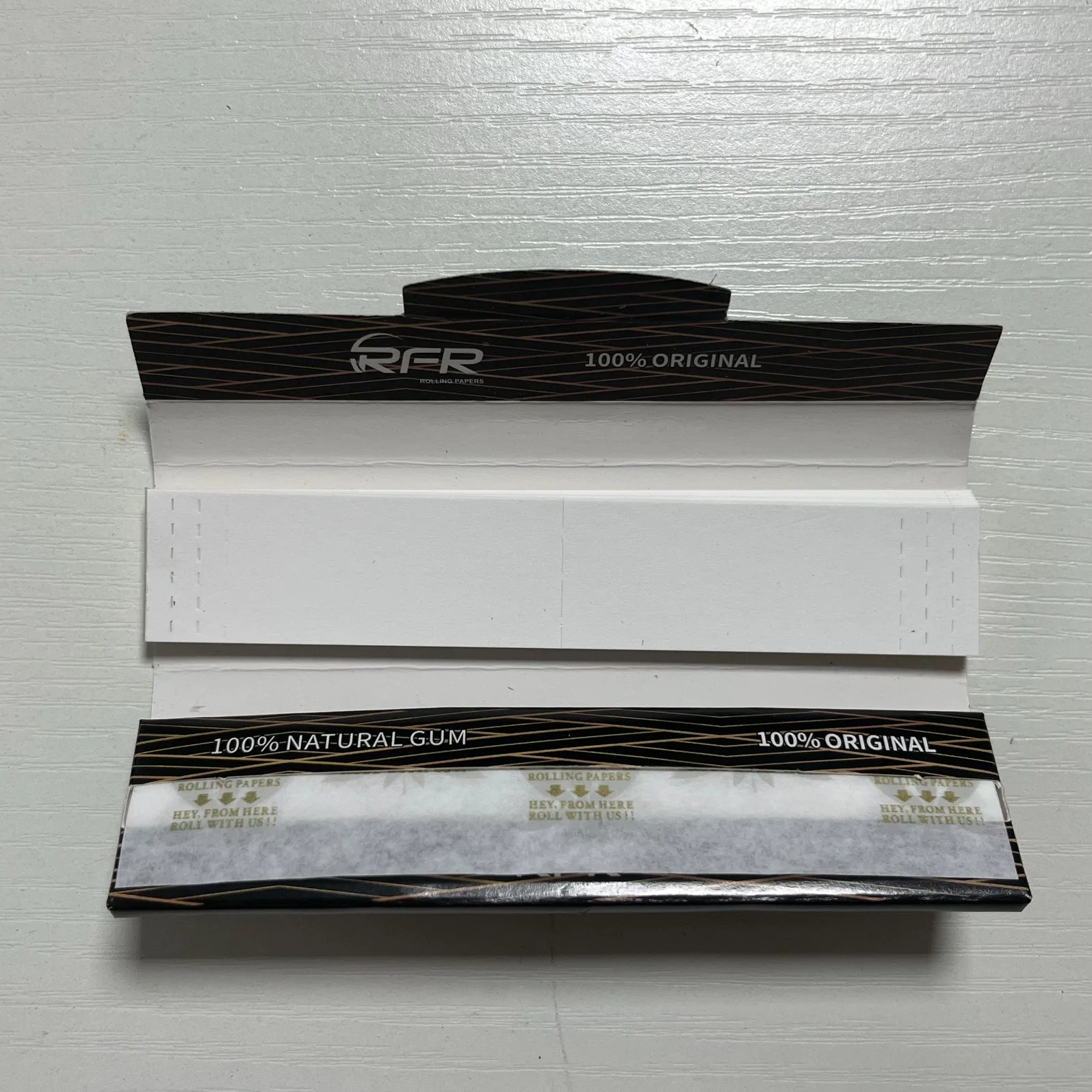 Wholesale/Supplier Black Rfr Rolling Paper Kingsize Rice Paper 33leaves with Tips