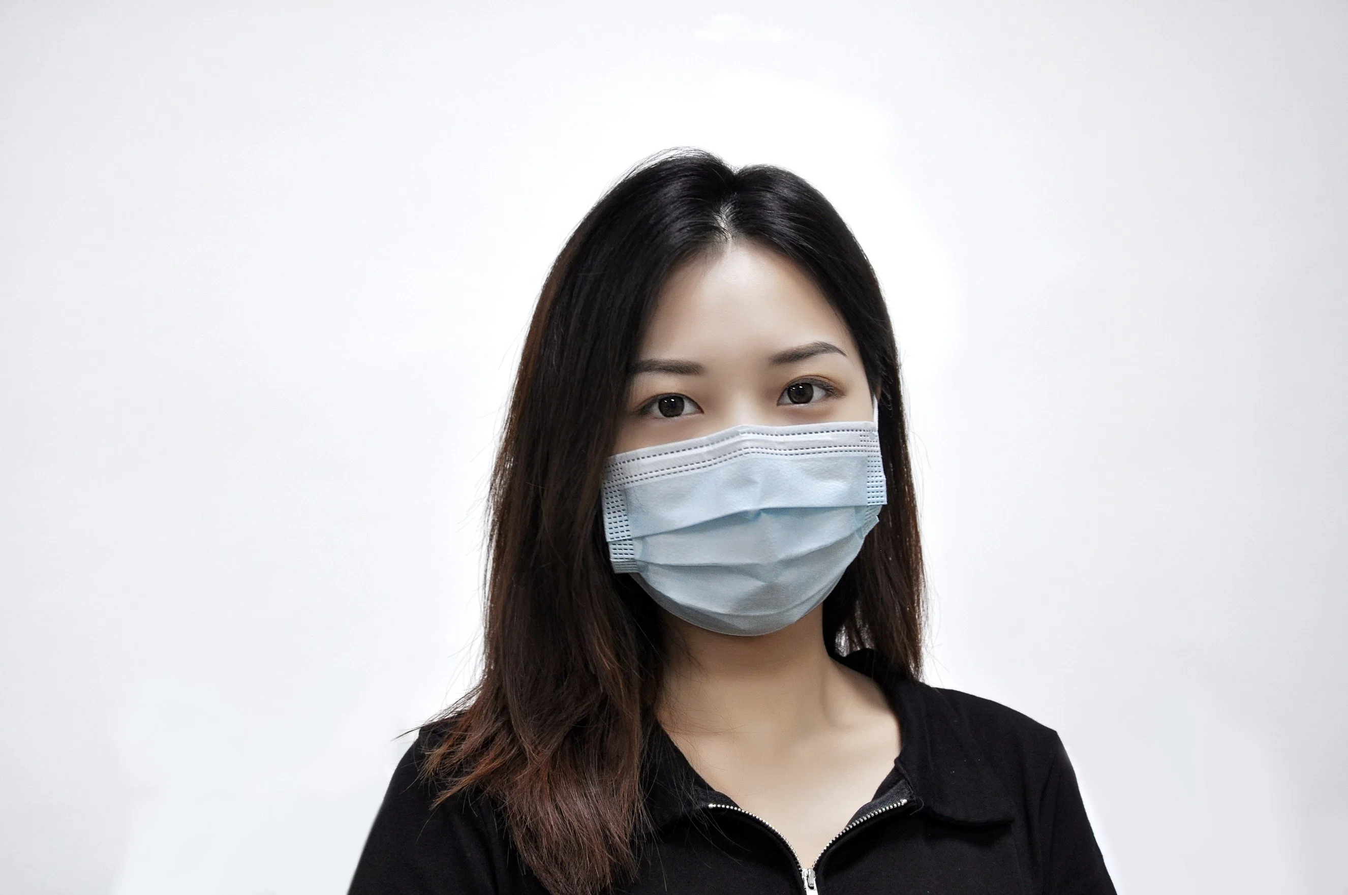 China Supplier 3-Ply Disposable Medical / Surgical Face Mask Bfe 98-99% with Earloop or Strap Type SGS Report in Stock