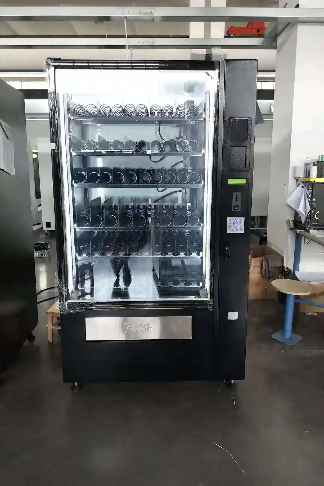 Automatische Getränke- und Snackautomat mit zuverlässiger Qualität Schwarz Verkaufsautomat